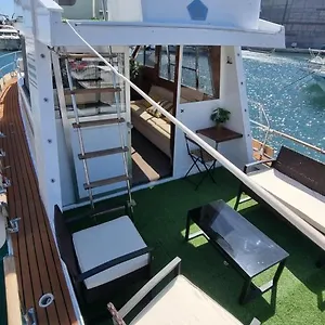  Hotel en barco Charming Boat House In Barcelona With Big Terrace And Solarium
